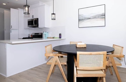 Guasti Apartment | Near ONT Modern Designer Stay Bright Chic Spacious