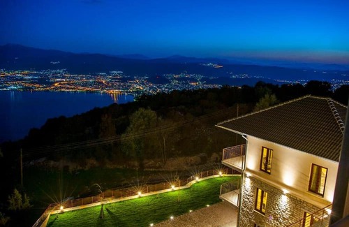 Ligiades Apartment | Arktos Hotel Cozy Triple Room With Scenic Views