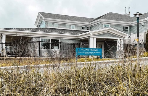Hyannis House | Water Access 5-bed 2-bath Retreat