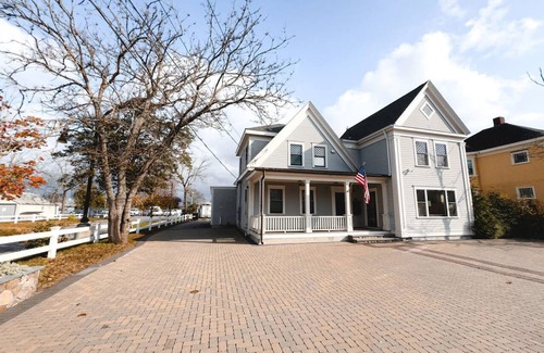 Hyannis House | Water Access 5-bed 2-bath Retreat