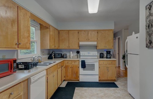 Durham House | Shirley St At Duke Medical Pavilion 3 Bedroom Home by Quantum Suites