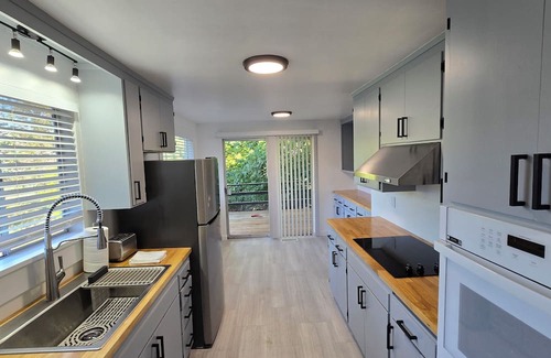 Puyallup House | Newly Renovated 2BR /Wifi-Entertainment Included /Near WA State Fair