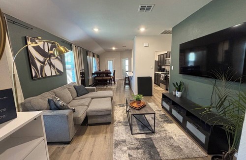 Forney House | Charming 3-bedroom house with WiFi and AC in Forney