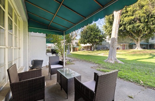 La Brea House | Cozy 2BR Private Condo in West LA