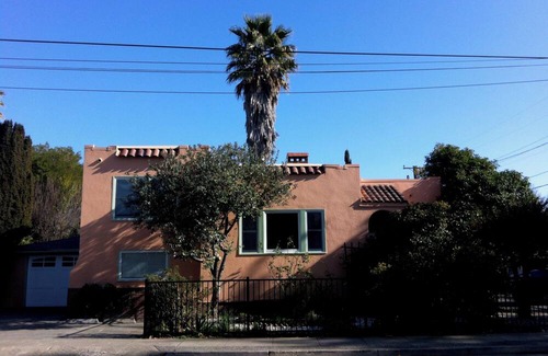 San Anselmo House | Charming 2BD, 2BA house in Fairfax with family room, gardens, parking