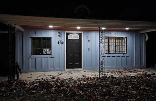 Roanoke Cabin | Charming 2-bedroom cabin only a few minutes from downtown Roanoke attractions.