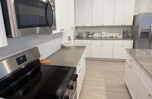 Southside House | Extremely Clean 3 bedroom house with AC & WiFi in San Antonio close to downtown!