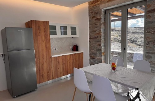 Koundouros Apartment | Tzia Authentic Stone Apt with Sea View