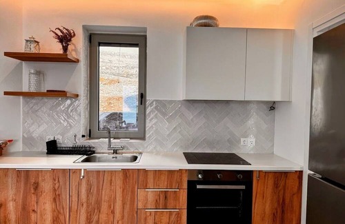 Koundouros Apartment | Tzia Authentic Stone Apt with Sea View