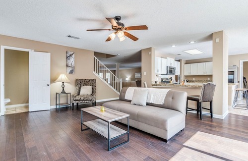 Cedar Park House | Spacious 5-bdrm house w/Free WiFi in Pleasant Cedar Park 25 Min to 6th Street