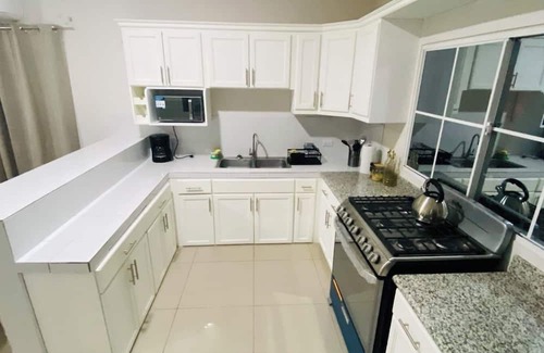 El Porvenir House | Casita near the airport and in the center of El Salvador.