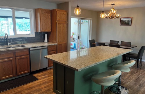 Lillooet House | Cozy house w/hottub. Views of Fraser river and mountains. Family friendly