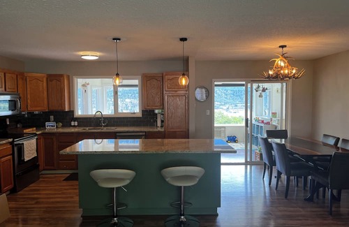 Lillooet House | Cozy house w/hottub. Views of Fraser river and mountains. Family friendly