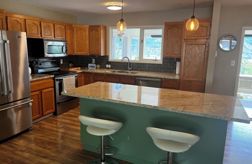 Lillooet House | Cozy house w/hottub. Views of Fraser river and mountains. Family friendly