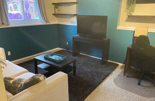 Northeast Edmonton House | 3-bedroom house in amazing Edmonton with WiFi, AC