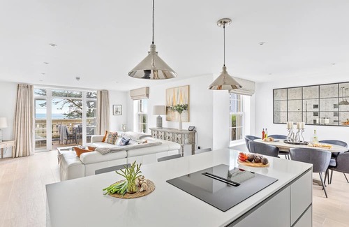 Carlyon Bay Apartment | Luxury for 6 near Fowey & Eden Project - Beach & Golf