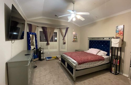 Pearland House | Upscale Pearland Home in Prime Location! Unique and Spacious!