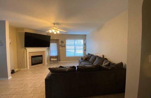 Pearland House | Upscale Pearland Home in Prime Location! Unique and Spacious!