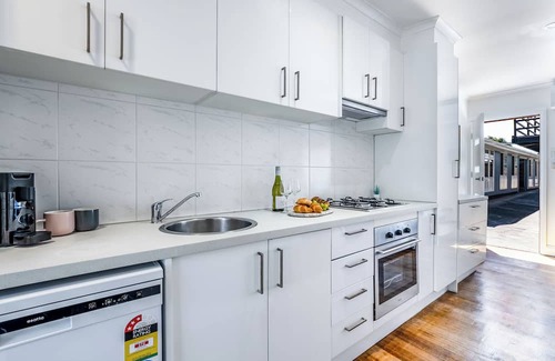Ocean Grove Apartment | Orton Blue | 400m Walk to Beach | Pet Friendly