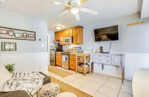 Wildwood Crest Condo | Walk to Beach: Poolside Condo in Wildwood Crest!