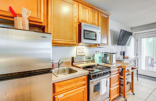 Wildwood Crest Condo | Walk to Beach: Poolside Condo in Wildwood Crest!