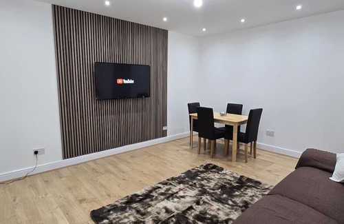 Newcastle-upon-Tyne Apartment | BRAND NEW|Free WiFi & Parking|5 Min to city centre