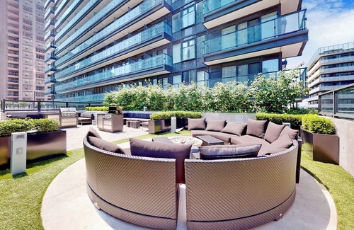 Bay Cloverhill Condo | Luxurious City Retreat with Stunning Views, Modern Amenities & Prime Location!nn