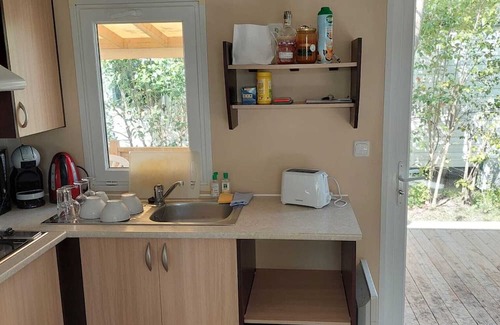 La Roque-d'Antheron House | Mobil-home 'Le 147 Aux Iscles' with Shared Pool, Private Terrace and Air Conditioning