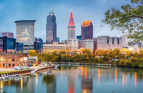 Downtown Cleveland House | 2 Modern Rooms w/Restaurant and Bar in the Heart of Cleveland
