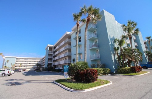 New Smyrna Beach Condo | ☀️Beachfront Corner Unit-Pool-Sea Coast Gardens II 301☀️