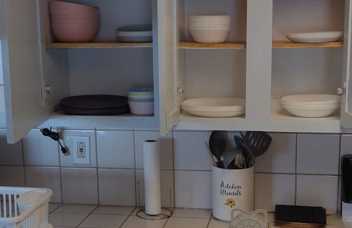 Roosevelt Apartment | Charming 2-bedroom apartment in cool Fresno with WiFi, AC