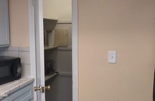 Roosevelt Apartment | Charming 2-bedroom apartment in cool Fresno with WiFi, AC