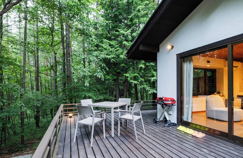Hokuto Villa | COCO VILLA Yatsugatake] A quiet time facing nature in the forests of Yatsugatake.