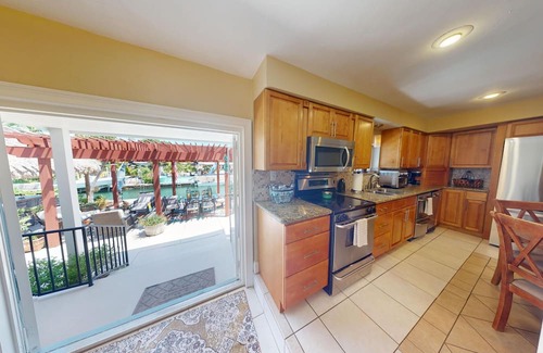 Big Coppitt Key House | 4BR/3BA Waterfront Home w/Pool, Tiki Bar, Dock, close to Key West, Sleeps 10