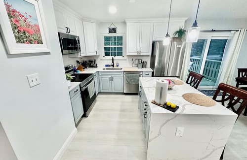 Severn House | Charming entire house with WiFi and AC in serene Severn