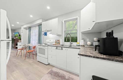 Newtonbrook House | Clean &Comfortable close to mall
