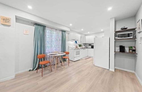 Newtonbrook House | Clean &Comfortable close to mall