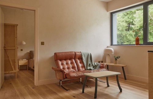 Ballycastle Apartment | Yarn - Arlo Luxury King Suite