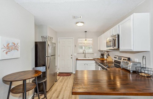 Ono Island House | New Listing!| Close to Beaches, Gulf Islands National Seashore, Boat Launch & Restaurants| Dogs OK