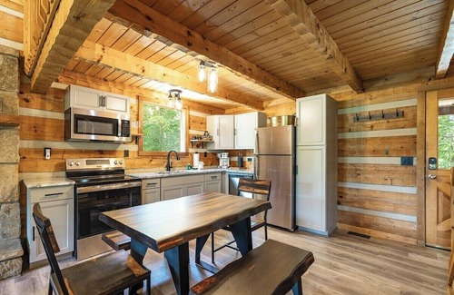 Pittman Center Cabin | 15 Min 2 DwTn Gatlinburg/By Park
