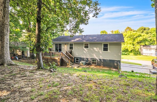 Knoxville House | NEW LISTING! Luxurious Getaway in Perfect Location by RedAwning