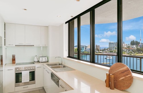 Tweed Heads Apartment | Seascape Apartments Unit 802 Central Tweed Heads with abundant water views, Wi-Fi Included