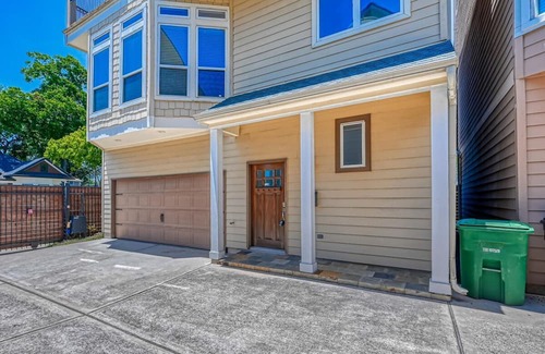 Greater Heights Apartment | Enid House in Houston
