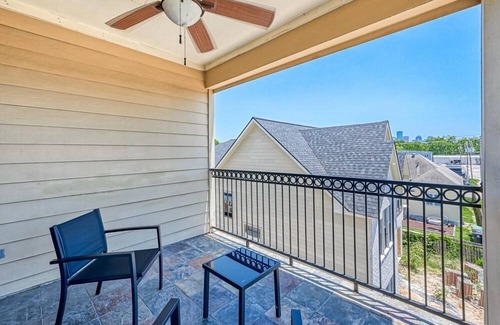 Greater Heights Apartment | Enid House in Houston
