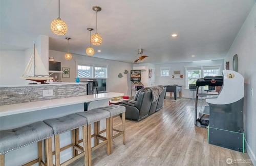 Blaine Condo | Ocean View Birch Cottage