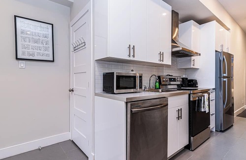 Plateau Mont Royal Apartment | 1-4131 Rue Saint Denis