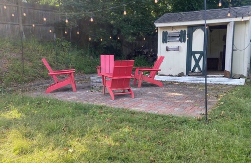 Fairfield House | Charming 3-bedroom ranch with central air in Fairfield