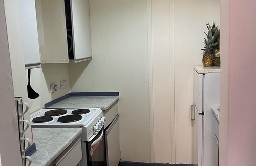 Kelvinbridge Apartment | West End Gem in Glasgow - Modern 1 Bed Apartment