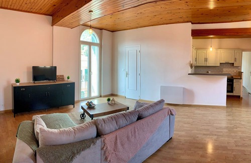 Sospel Apartment | Au Centre de Sospel, Lumineux et Grand Appartement au Dernier Étage