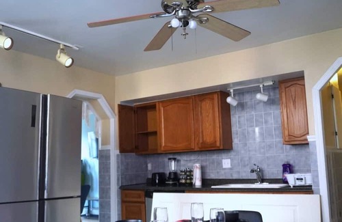 Front Park Apartment | This apartment is a 2 bedroom(s), 1 bathrooms, located in Buffalo, NY.